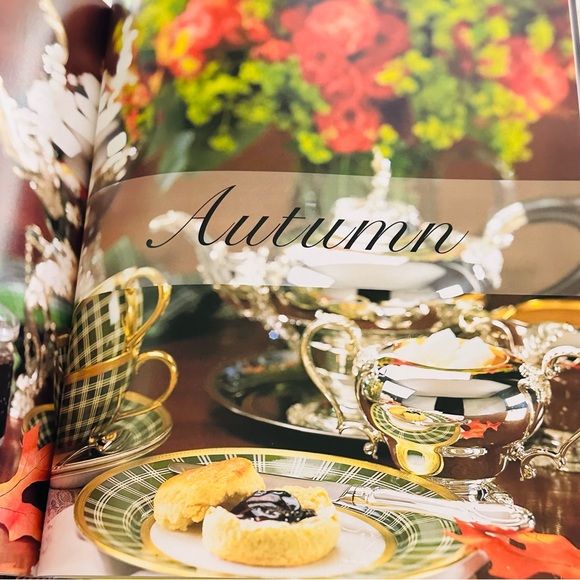 In The Royal Manner Paul Burrell Hardcover Book - Picture 12 of 16